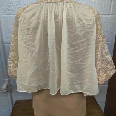 VINTAGE VANITY FAIR CREAM NYLON SHORT ROBE SIZE L