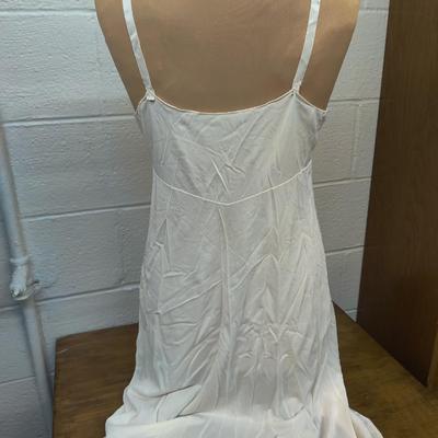 VINTAGE SEARS SHE DOESN'T SLIP NYLON FULL SLIP SIZE 38