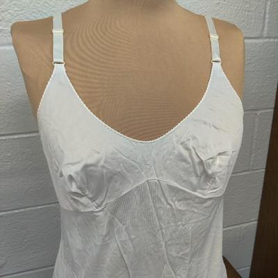 VINTAGE SEARS SHE DOESN'T SLIP NYLON FULL SLIP SIZE 38