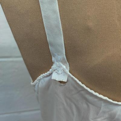 VINTAGE SEARS SHE DOESN'T SLIP NYLON FULL SLIP SIZE 38