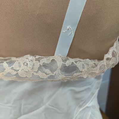 VINTAGE ARTEMIS CREAM NYLON FULL SLIP SIZE AVERAGE 38