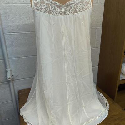 VINTAGE SHADOWTIME NYLON NIGHTIE SIZE M