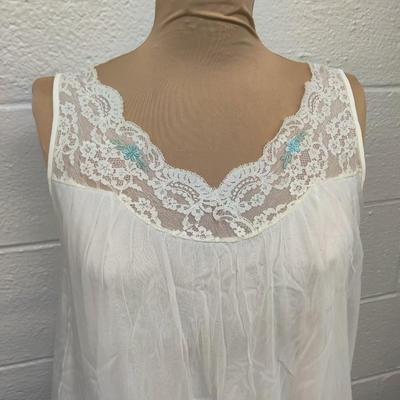 VINTAGE SHADOWTIME NYLON NIGHTIE SIZE M