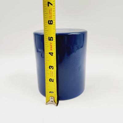 BEAUTIFUL BLUE POTTERY CROCK
