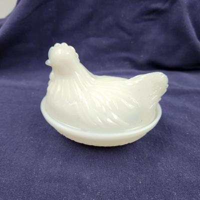 VINTAGE MILK GLASS 2 PC HEN GLASS COLLECTABLE