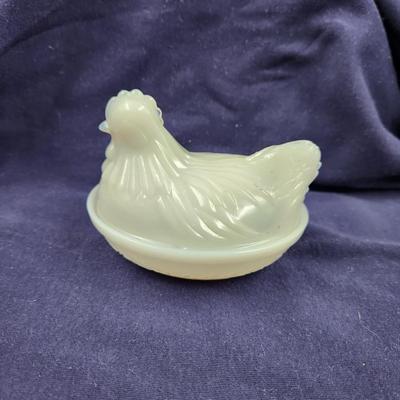 VINTAGE MILK GLASS 2 PC HEN GLASS COLLECTABLE