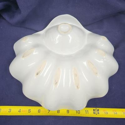 WHITE PORCELAIN SHELL SERVING DISH