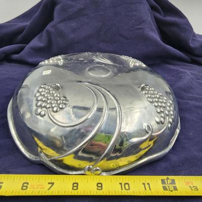 SUPER FANTASTIC METAL GRAPE DESIGNED FRUIT BOWL