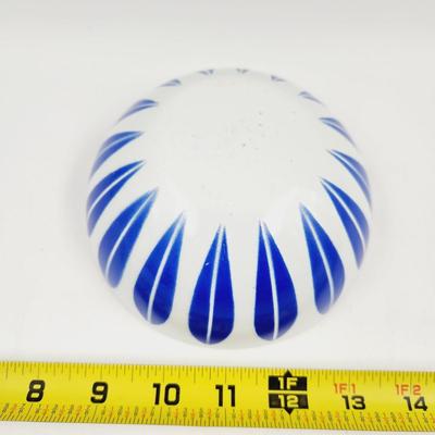 VINTAGE CATHERINE HOLM COLBALT BLUR & WHITE LOTUS ENAMEL WARE BOWL