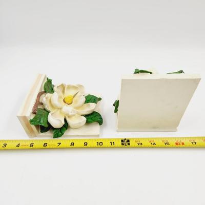 VINTAGE BEAUTIFUL FLOWER BOOK ENDS