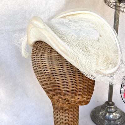 LOT 108 Vintage Ladies Straw Hats - All Good Condition 4 pcs