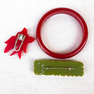 LOT 120 Vintage Bakelite Group Carved Bar Pin, Bangle, Bird Dress Clip