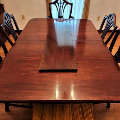 Lot #127  Vintage Dining Room Table/Chairs - I Extra Leaf