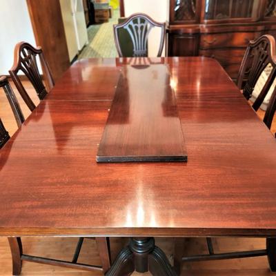 Lot #127  Vintage Dining Room Table/Chairs - I Extra Leaf