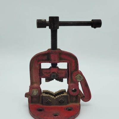 Bench Mount Pipe Clamp