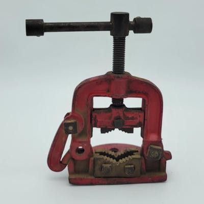 Bench Mount Pipe Clamp