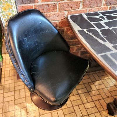 Lot #133  Great Barrel Pub Set - table/2 barrel backed chairs