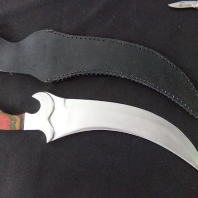 17" CURVED SHEATH KNIFE.