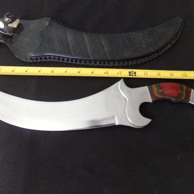 17" CURVED SHEATH KNIFE.