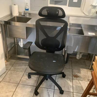 126 Black Mesh Office Chair with Arms