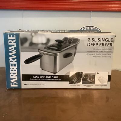 152 New in Box Farberware 2.5 L Single Deep Fryer