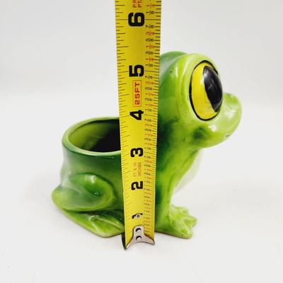 VINTAGE CERAMIC BIG EYE FROG PLANTER