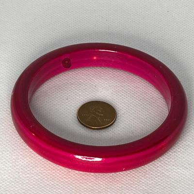 FUSCHIA COLORED BANGLE BRACELET