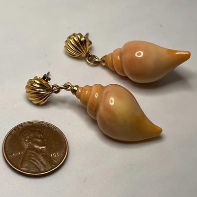 SEASHORE THEME FAUX CONCH SHELL EARRINGS