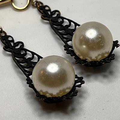 VINTAGE FILAGREE FAUX PEARL DANGLE EARRINGS