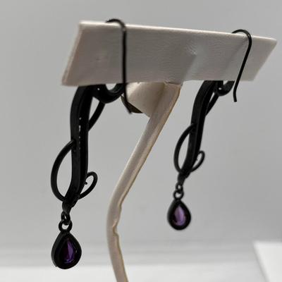 SMALL BLACK TEARDROP DANGLE EARRINGS