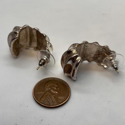 SHRIMP SHAPE PIERCED EARRINGS