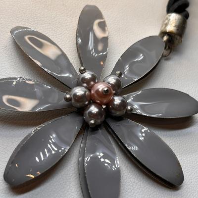 FABULOUS TRIPLE FLAIR FLORAL NECKLACE