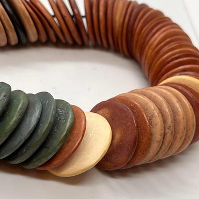WOOD DISC BEAD BRACELET MULTI-HUED BEADS