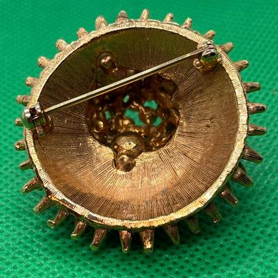 FAB SEA URCHIN PEARL, RHINESTONE PIN