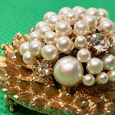 FAB SEA URCHIN PEARL, RHINESTONE PIN
