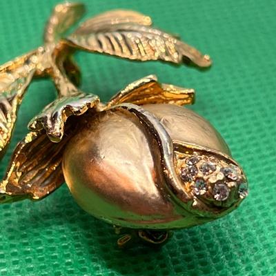 GOLD TONE RHINESTONE FLOWER PIN