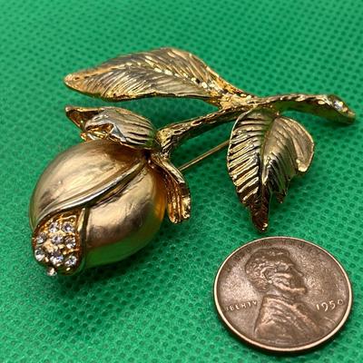 GOLD TONE RHINESTONE FLOWER PIN
