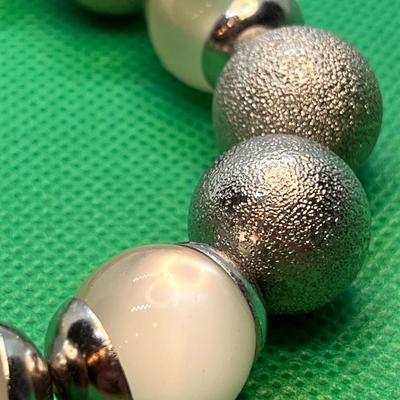 BIG BEAD GLASS, SILVER GLITTER BRACELET