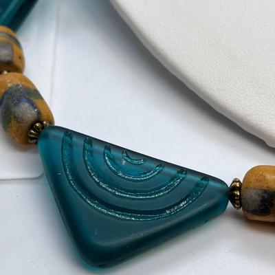 TRIBAL STYLE NECKLACE DEEP AQUA BEAD ACCENT