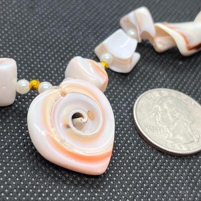 POLISHED SEASHELL NECKLACE