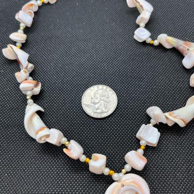 POLISHED SEASHELL NECKLACE