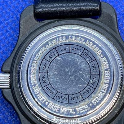 SWISS ARMY WRISTWATCH w/CALENDAR
