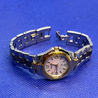LADIES â€œFOSSIL F2â€ WATCH w/CALENDAR