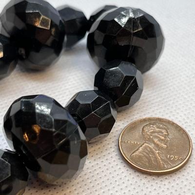 LARGE FACETED PLASTIC BEAD BRACELET