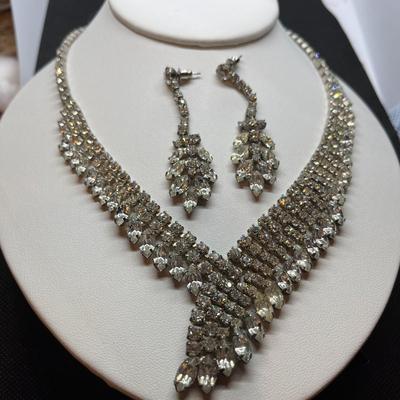 VINTAGE SWEEPING RHINESTONE NECKLACE, EARRINGS