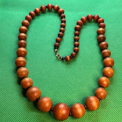 LOVELY GRADUATED SIZE WOOD BEAD NECKLACE