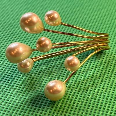LOVELY TEARDROP PEARL GOLD TONE PIN