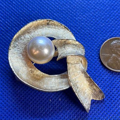 VINTAGE PEARLY PIN BROOCH PENDANT
