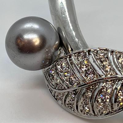 VINTAGE RHINESTONE GRAY PEARL SWOOP PIN