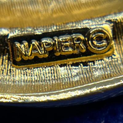 VINTAGE GOLD TONE NAPIER DOUBLE SWOOP PIN